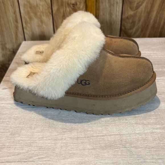 UGG Chestnut Suede Slippers with Cream Sheepskin - Picture 3 of 7